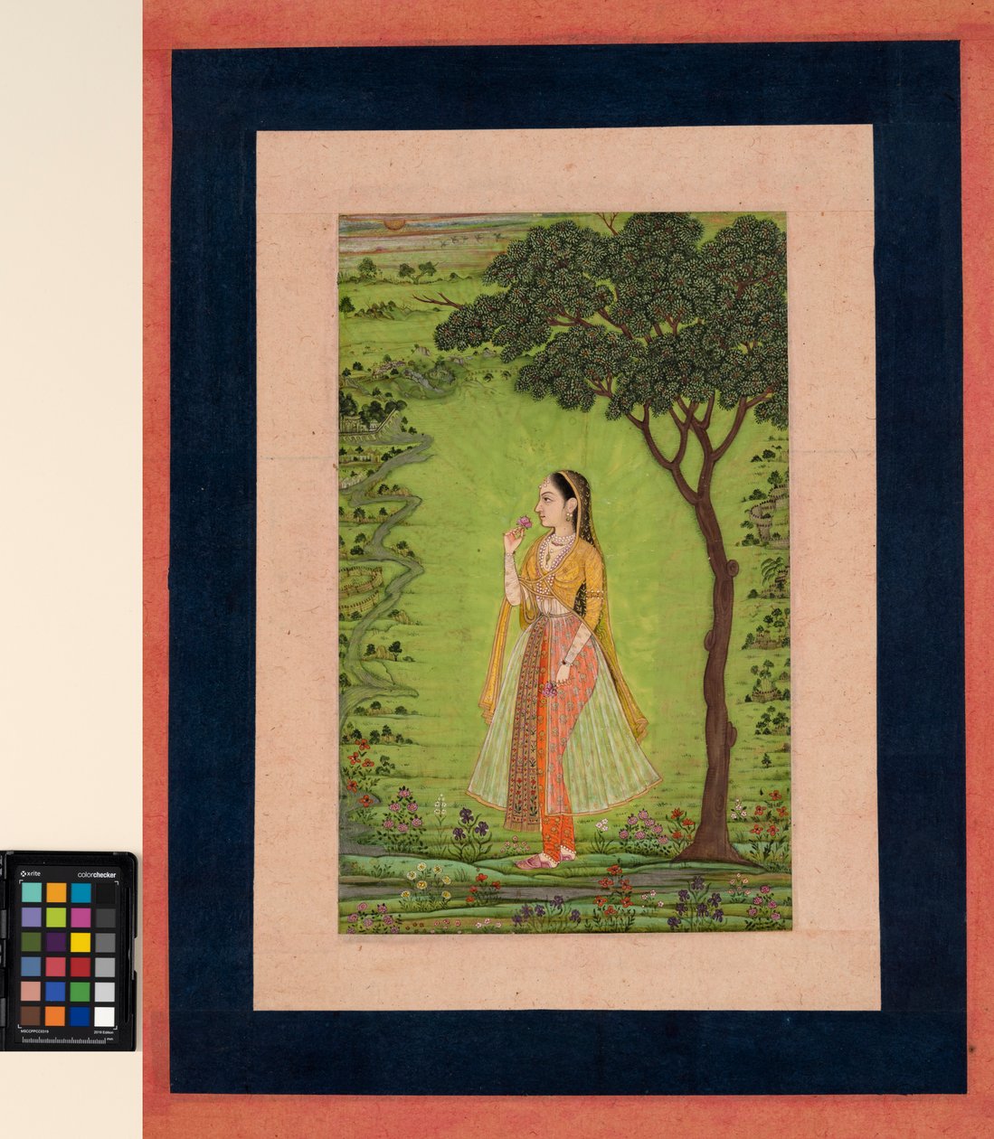 Een vrouw die bij een boom staat en een bloem vasthoudt door School Mughal