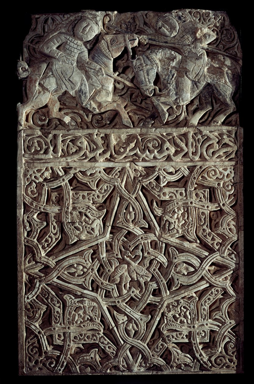 Perzische kunst: stucwerk paneel met arabesken en twee vechtende ruiters. Seattle. Kunstmuseum door School Persian