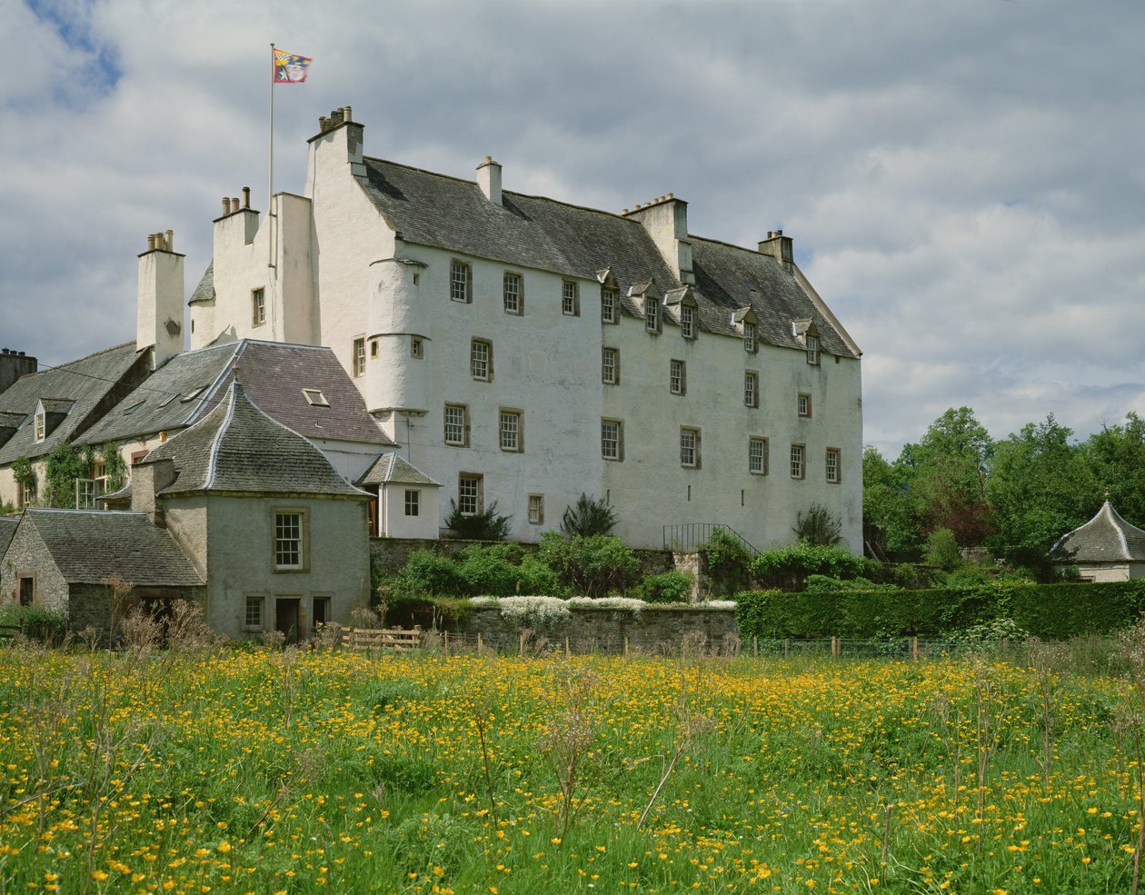 Uitzicht op Traquair House door Scottish School