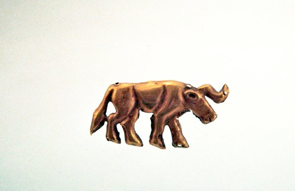 Lopende stier, ornament van een begrafeniskap, laat 3e millennium v.Chr. (goud) door Scythian