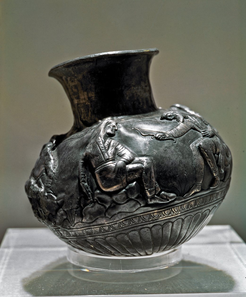 Zilveren rituele vaas uit de 7e-6e eeuw v.Chr. Hermitage Museum, Sint-Petersburg door Scythian
