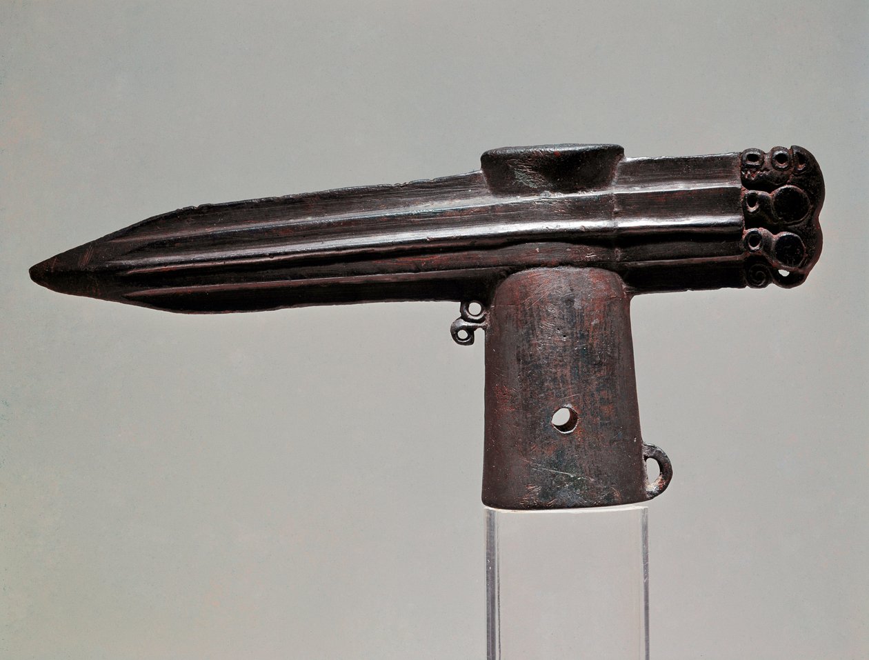Scythische kunst: bronzen bijl uit de regio Krasnoyark (Siberië en Altai) door Scythian