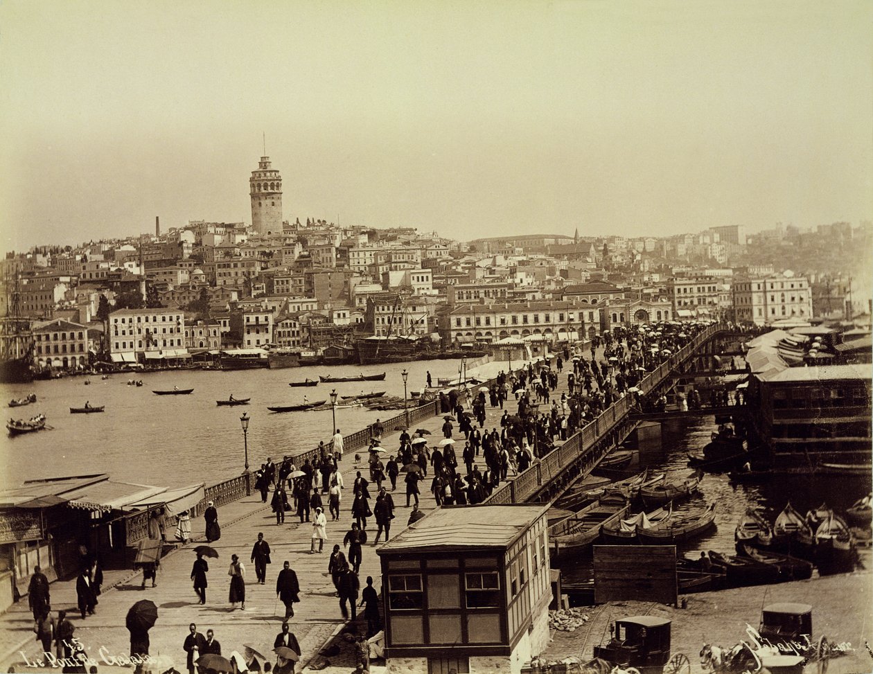 Galatabrug over de Gouden Hoorn, Istanbul door Sebah and Joaillier