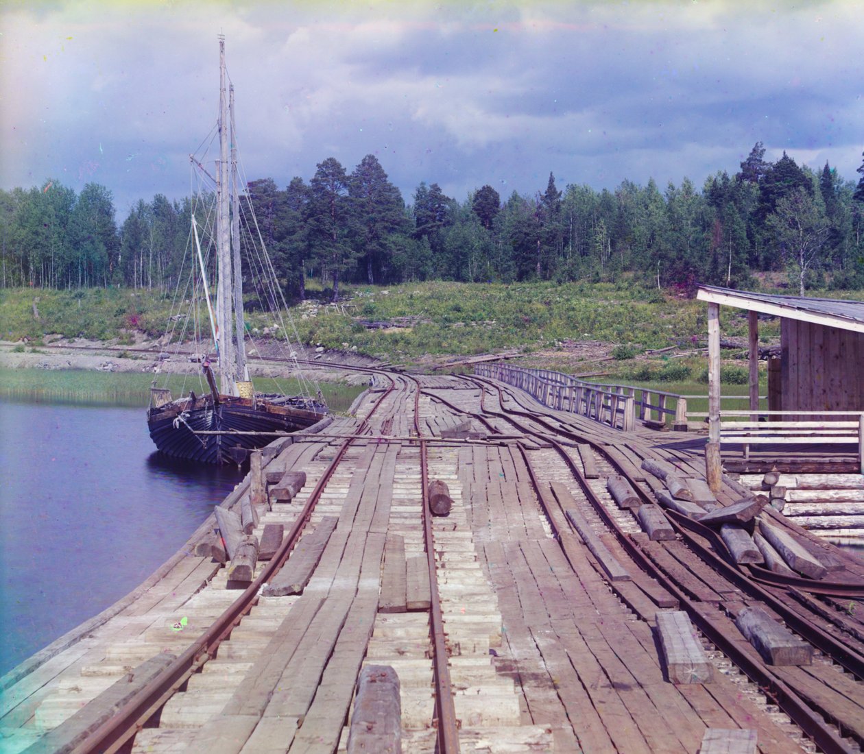 Dam bij Lizhma Station, Karelië, aan de Murmansk-spoorlijn, 1905-1915 door Sergey Prokudin Gorsky
