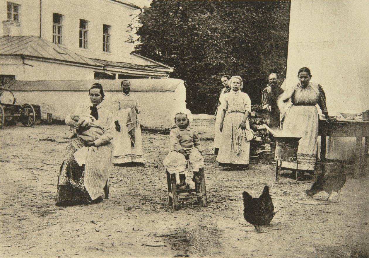 Jam maken in de binnenplaats van het huis van Leo Tolstoy, Yasnaya Polyana, nabij Tula, Rusland, 1900 door Sophia Andreevna Tolstaya