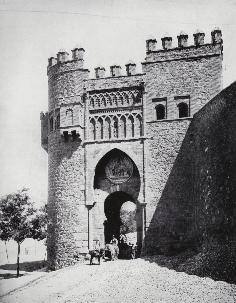 Puerta Del Sol, Toledo (z/w foto) door Spanish Photographer