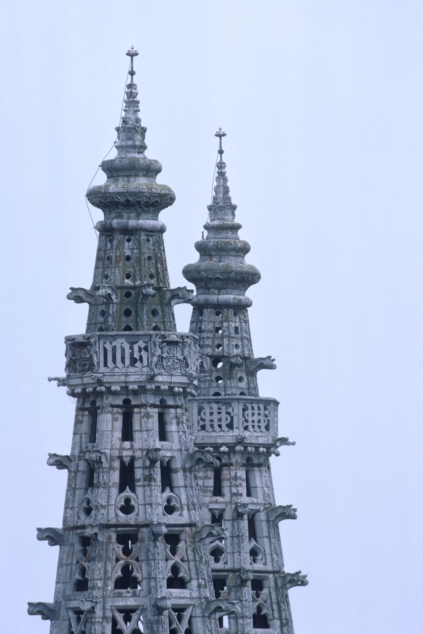Detail van de klokkentoren spitsen door Spanish School