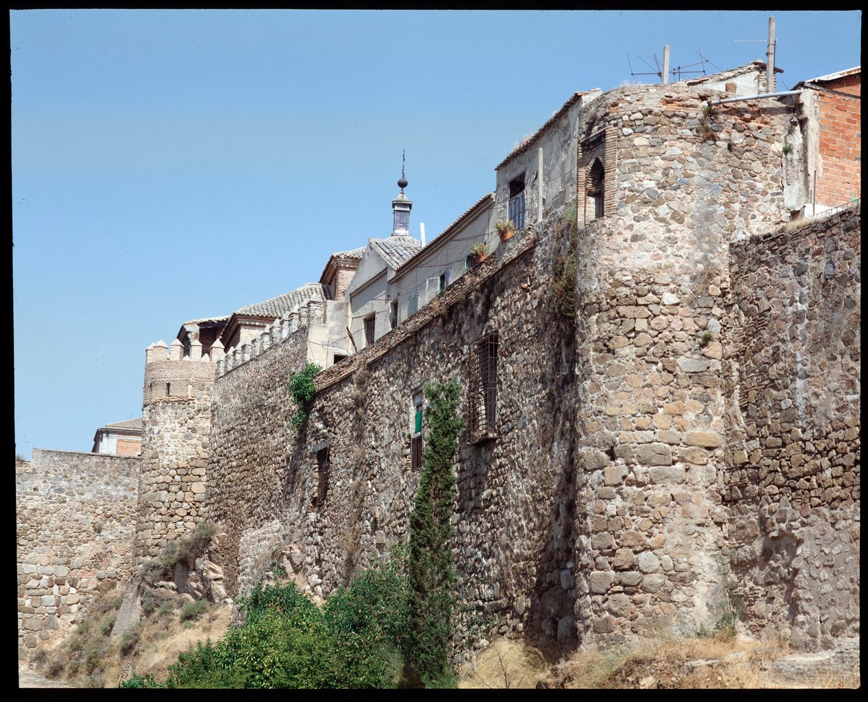 Uitzicht op de muren, Toledo, Spanje door Spanish School
