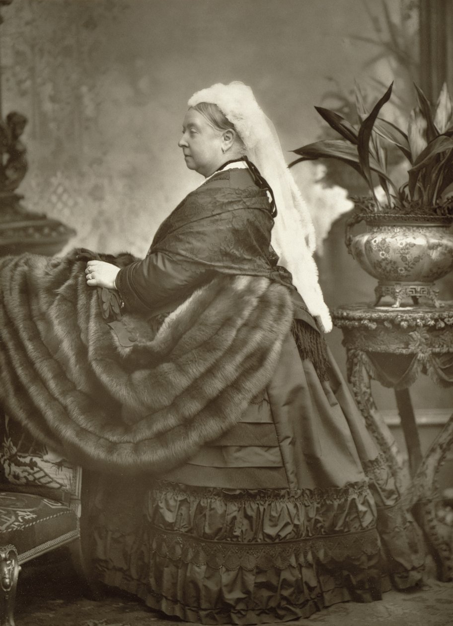 Victoria: portretfoto op volledige lengte door Stanislaus Walery