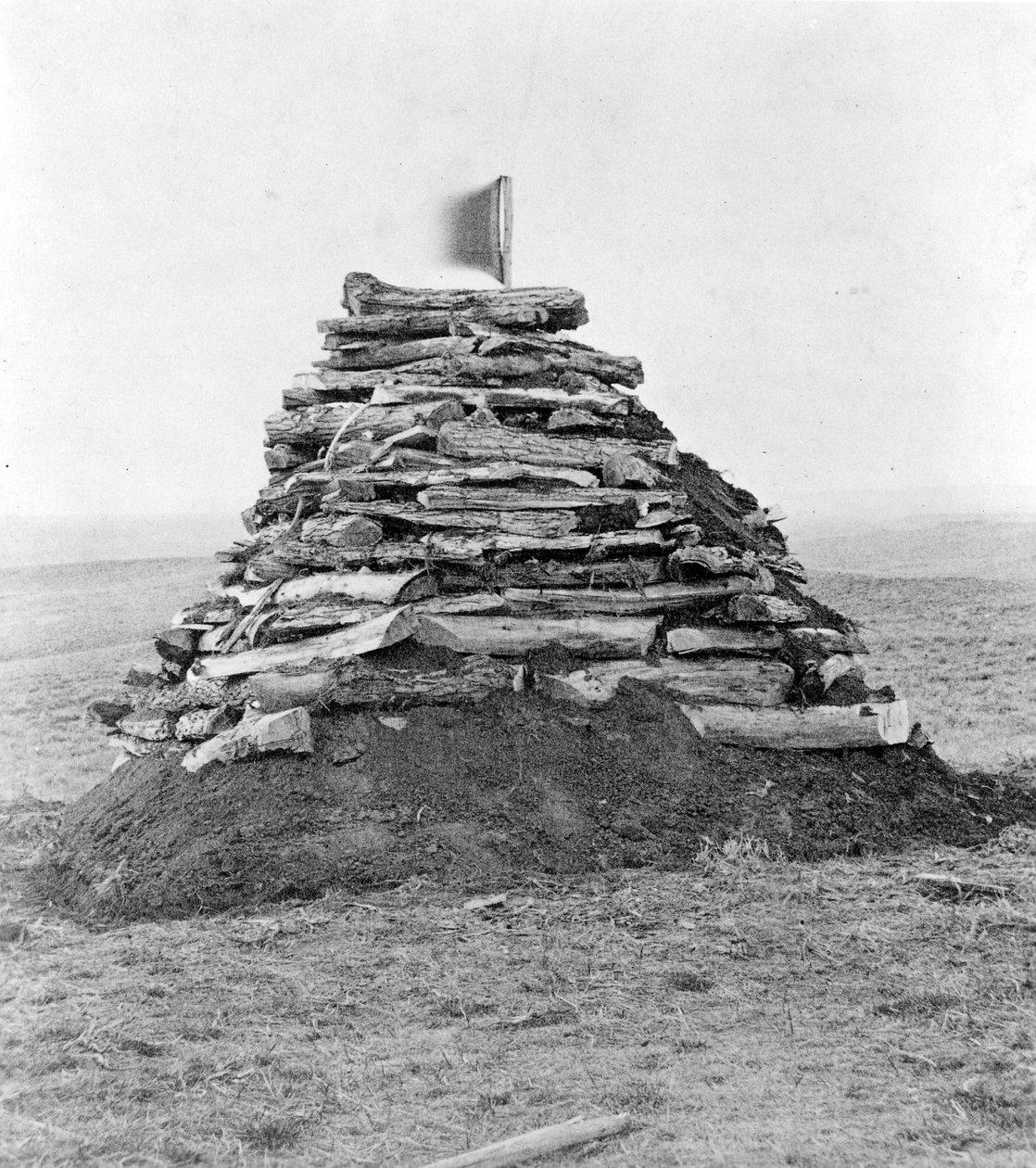 Monument met Beenderen op Custer