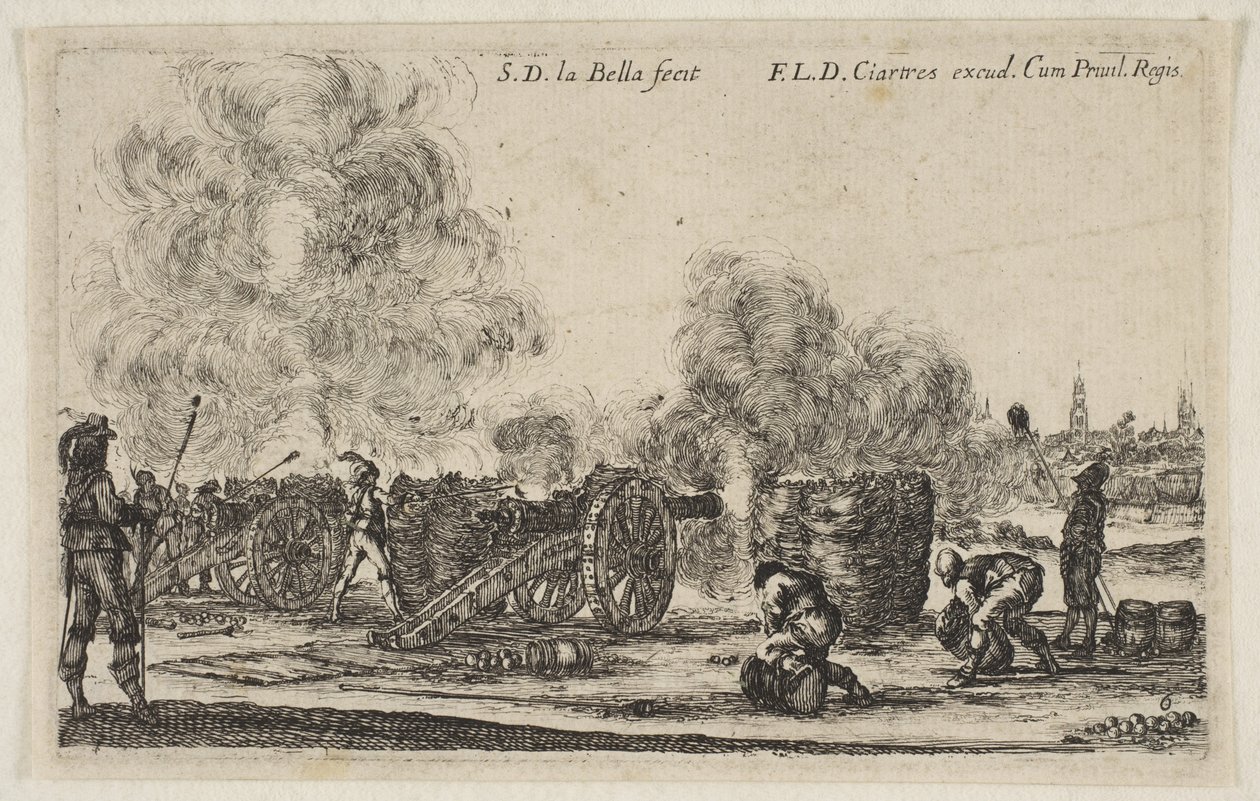 Plaat 6: batterij kanonnen die op een stad vuren, uit Diverse militaire caprices Varii, ca. 1641 door Stefano della Bella