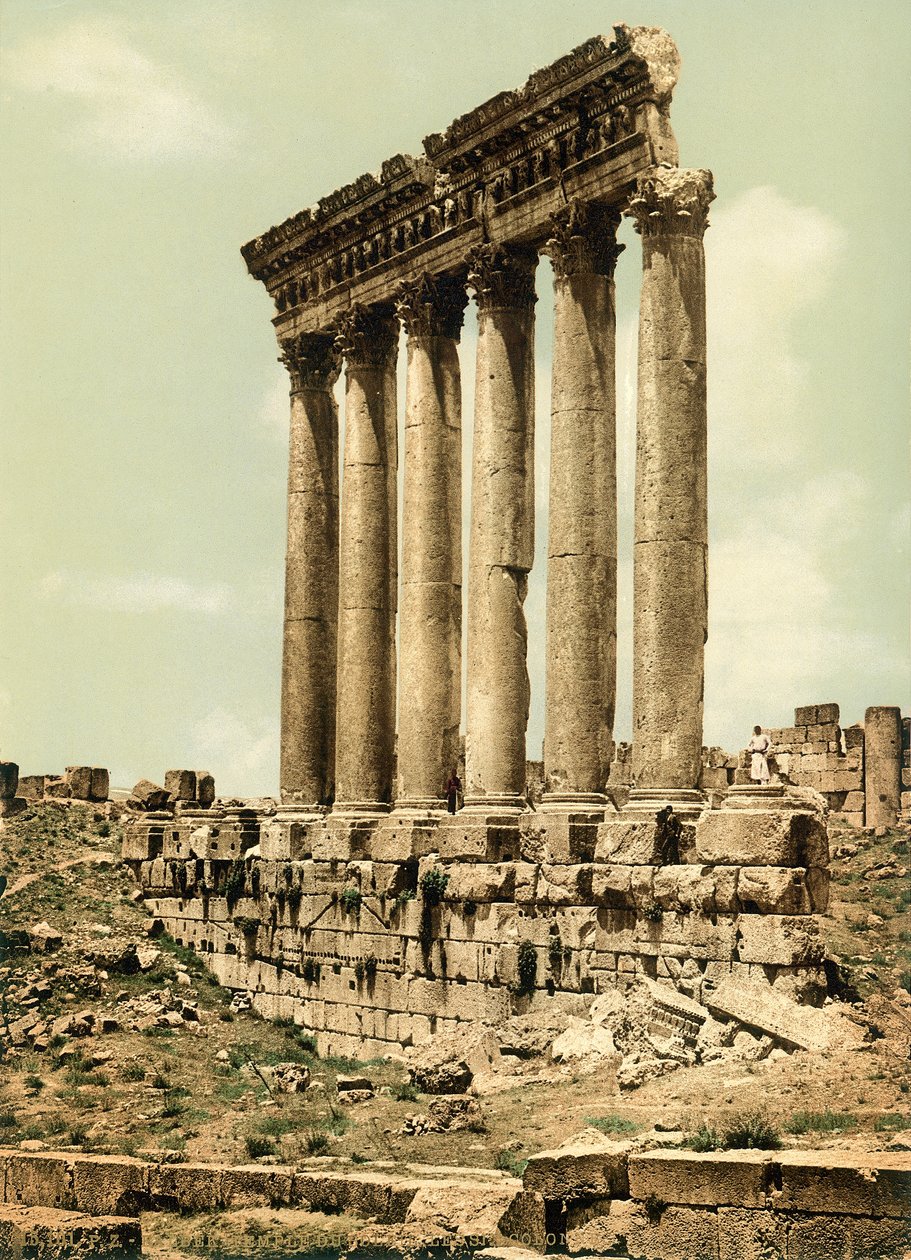 Peristilium van de Tempel van Jupiter, Baalbek, ca. 1880-1900 door Swiss Photographer