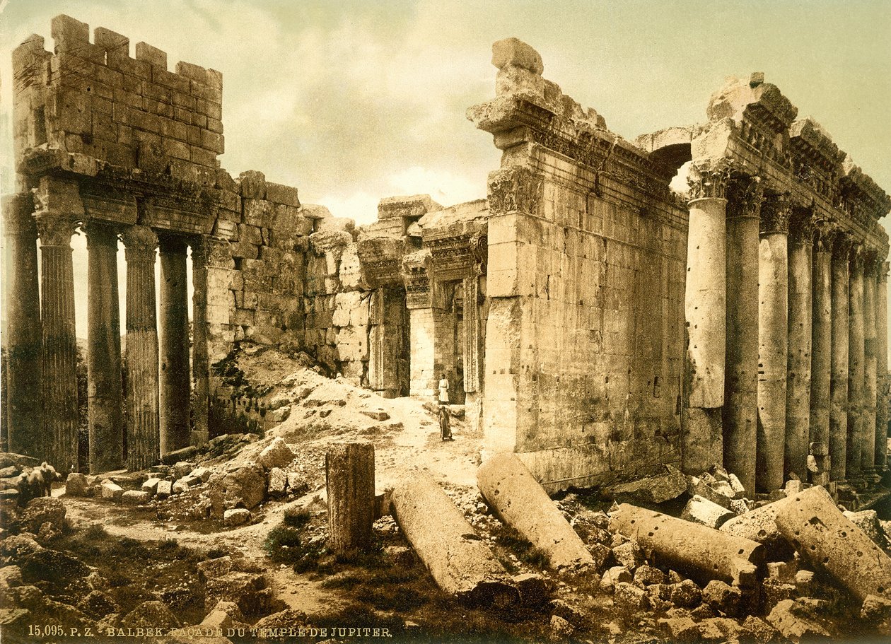 Tempel van Bacchus, Baalbek, ca. 1880-1900 door Swiss Photographer