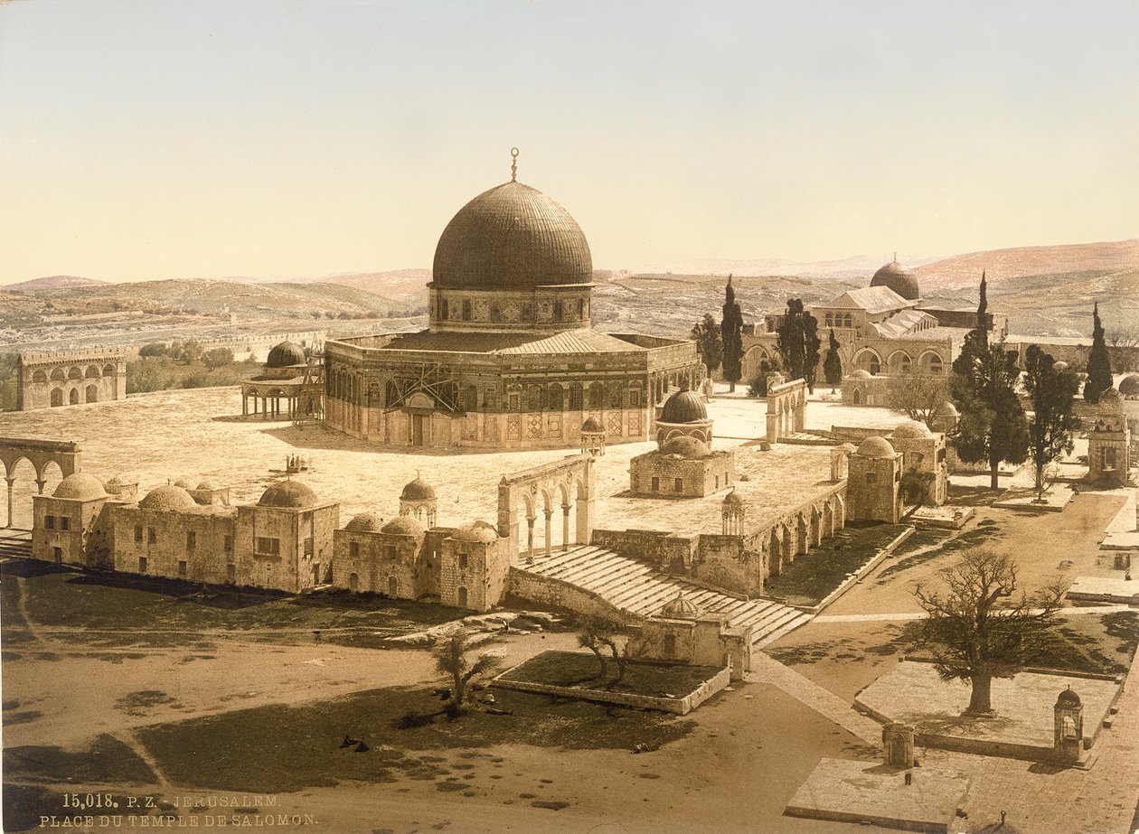 Uitzicht op de Tempelberg met de Rotskoepel en de El Aqsa-moskee, Jeruzalem, ca. 1880-1900 door Swiss Photographer