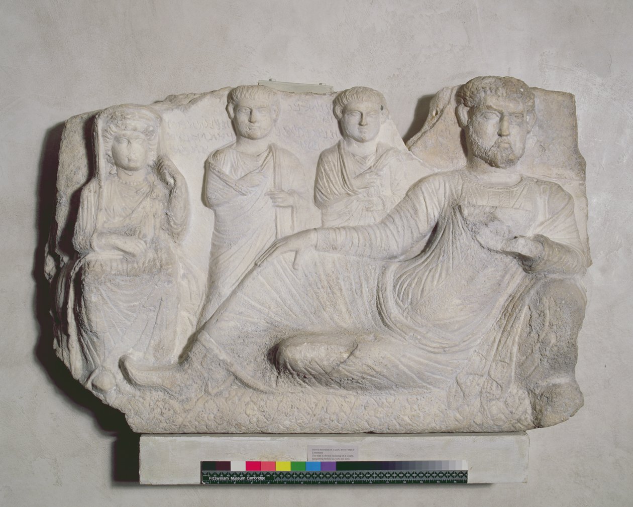 Begrafenisbanket van een Man in Parthische Kleding met zijn Familie, uit Palmyra door Syrian