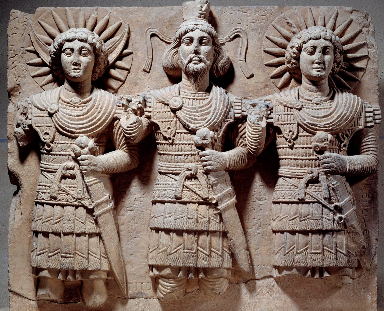 Palmyreïsche triade: Baalshamin, meester van de hemel tussen de maangod en de zonnegod door Syrian