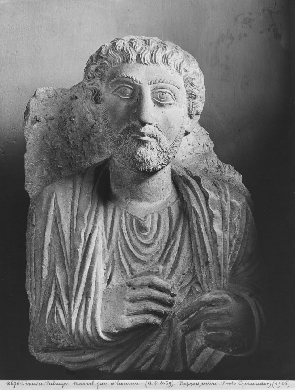 Grafreliëf van een mannelijke figuur, uit Palmyra, Syrië door Syrian School