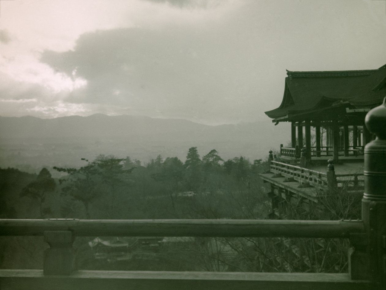 Kiyomizu-dera tempel in Kyoto, circa 1900 - 1915 (foto) door Teijiro Takagi