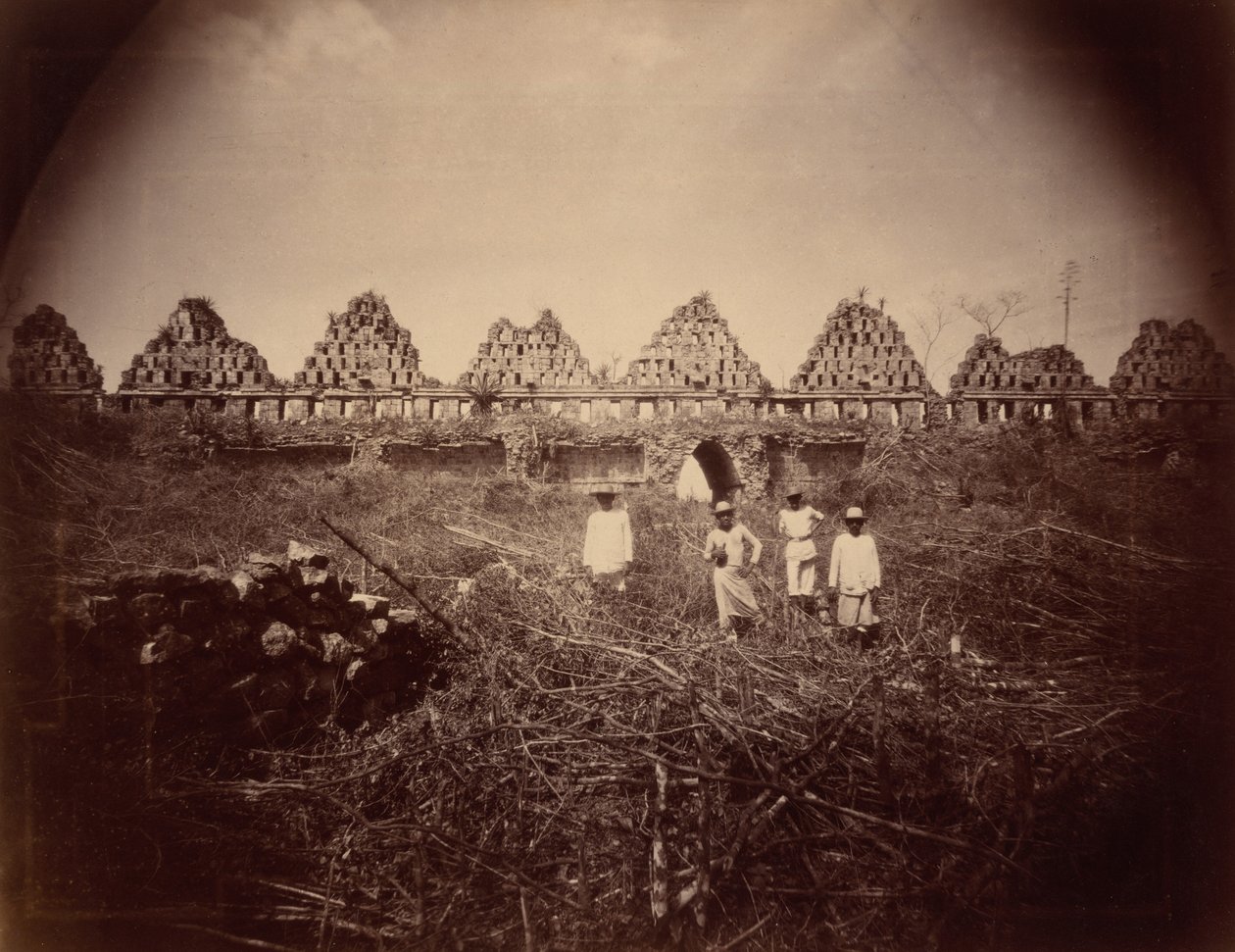 El Palacio de las Palomas, Uxmal (Het Paleis van de Duiven, Uxmal),1893 (foto) door Teoberto Maler