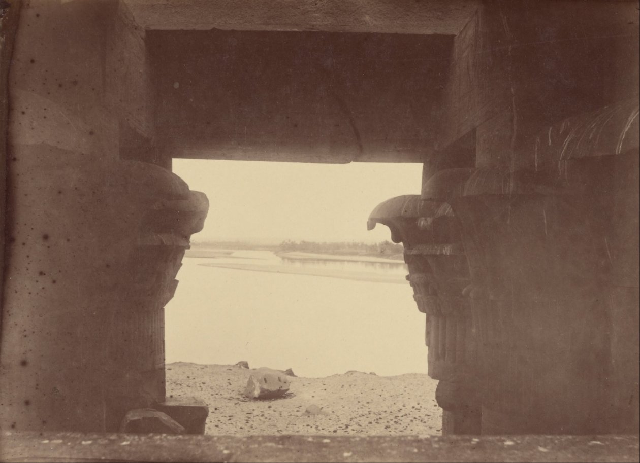Uitzicht op de Nijl door de pilaren van de tempel van Ombos door Théodule Devéria