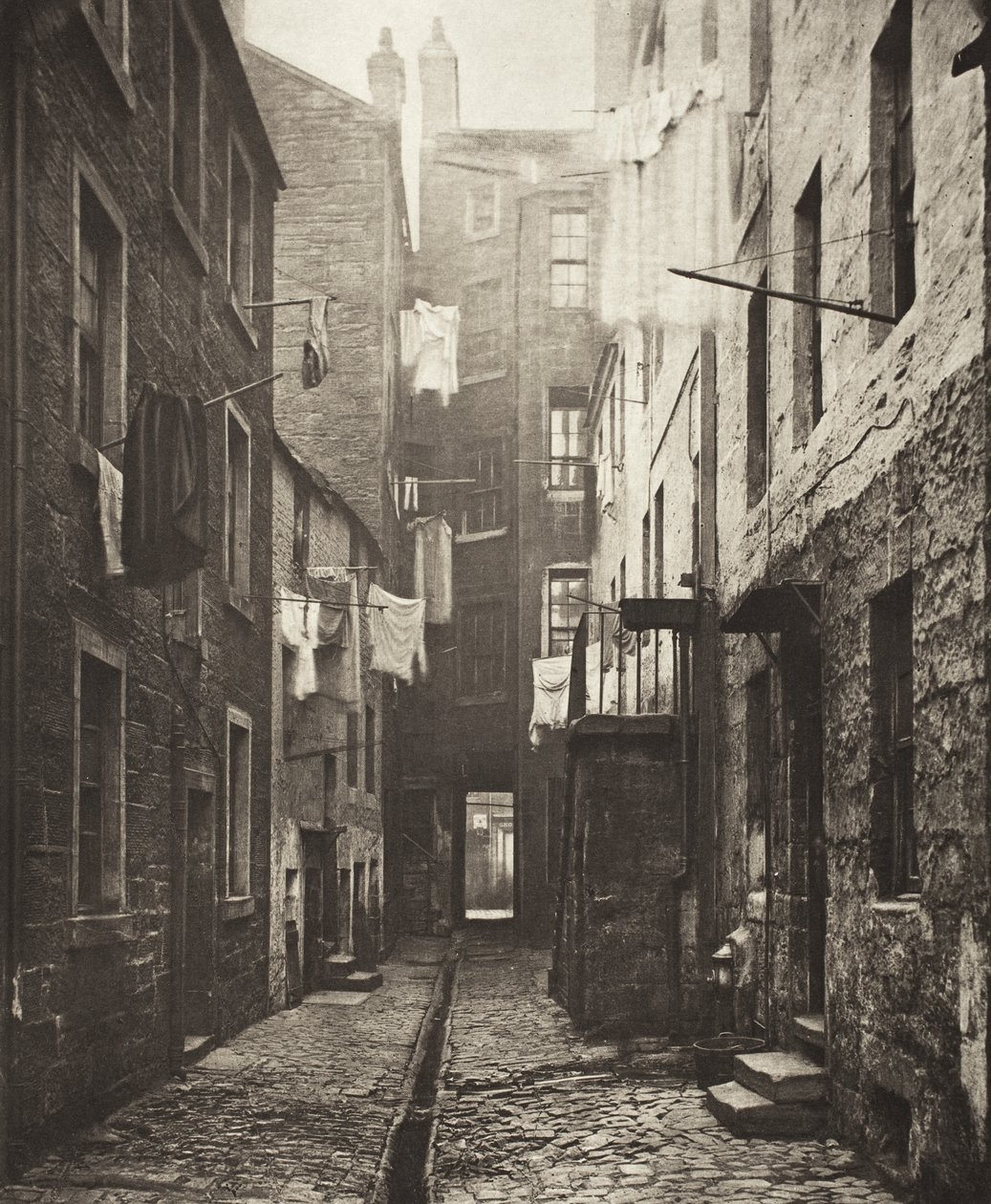 Naast nr. 75 High Street (#12) door Thomas Annan