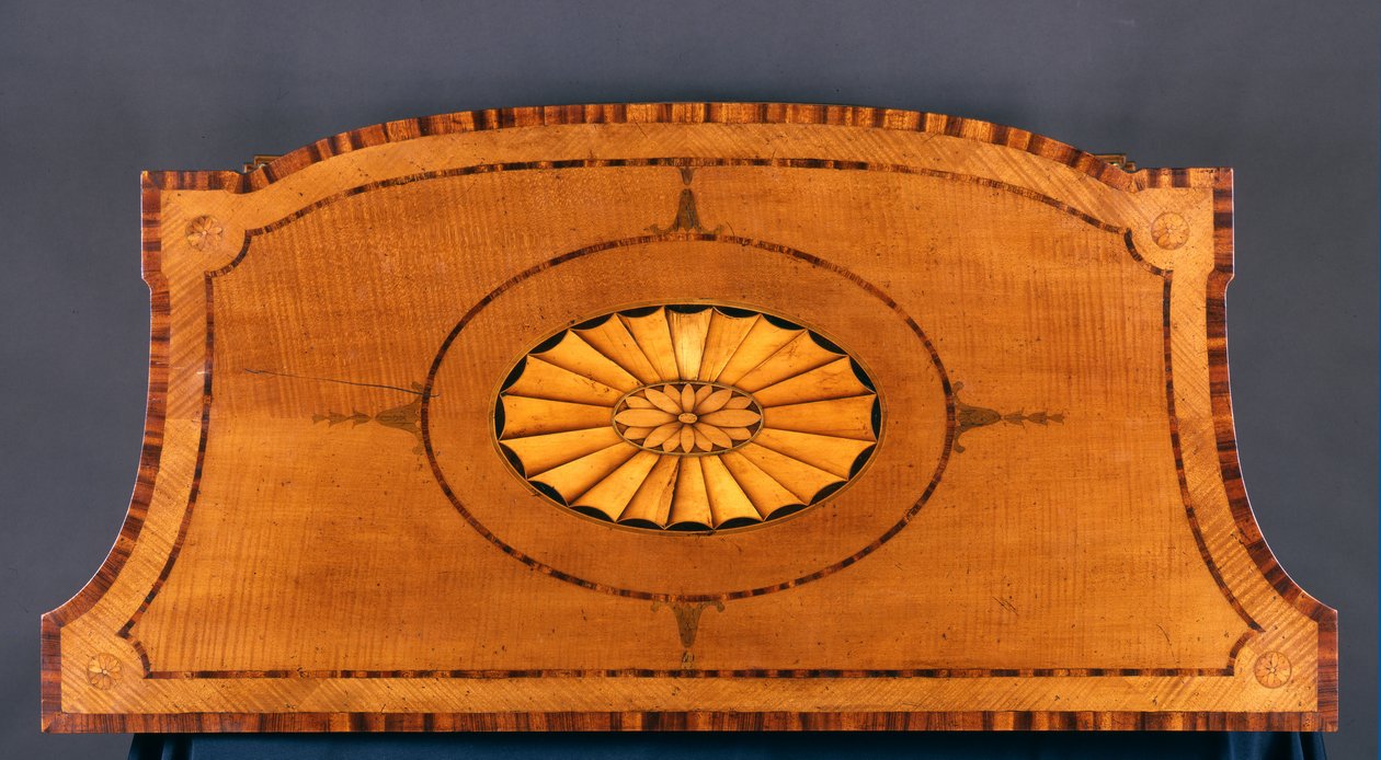 Een van een Paar George III Commodes door Thomas Chippendale