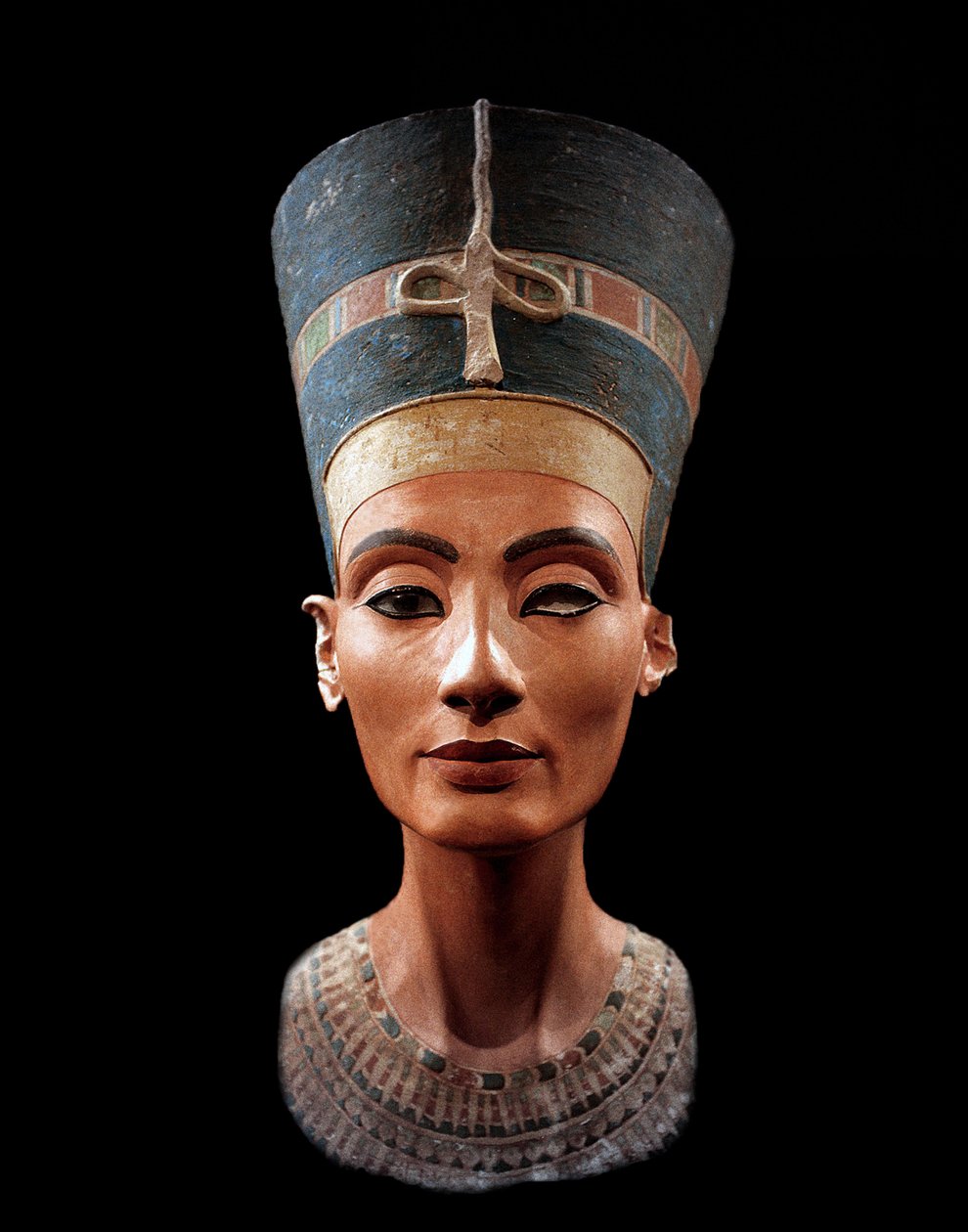Borstbeeld van Nefertiti (ca. 1370- ca. 1330 v.Chr.) Grote Koninklijke Vrouw (hoofdgemaal) van de Egyptische farao Akhenaten. Nefertiti en haar man waren bekend om een religieuze revolutie. Ze aanbaden slechts één god, Aten, de zonneschijf. door Thutmose Thutmose