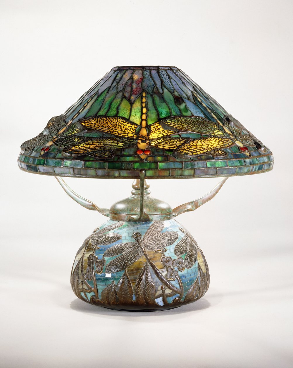 Een Tiffany Studios libelle tafellamp door Tiffany and Company