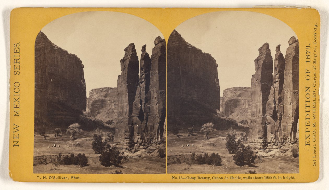 Camp Beauty, Canyon de Chelly, wanden van ongeveer 1200 voet hoog door Timothy H. O