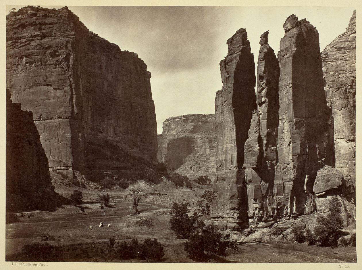 Cañon de Chelle, Muren van de Grand Cañon, ongeveer 1200 voet hoog door Timothy O