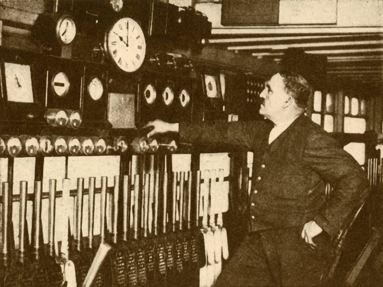 Opname van het Dagelijkse Tijdsignaal op Liverpool Street Station, London and North Eastern Railway, 1930 door Topical Press Agency