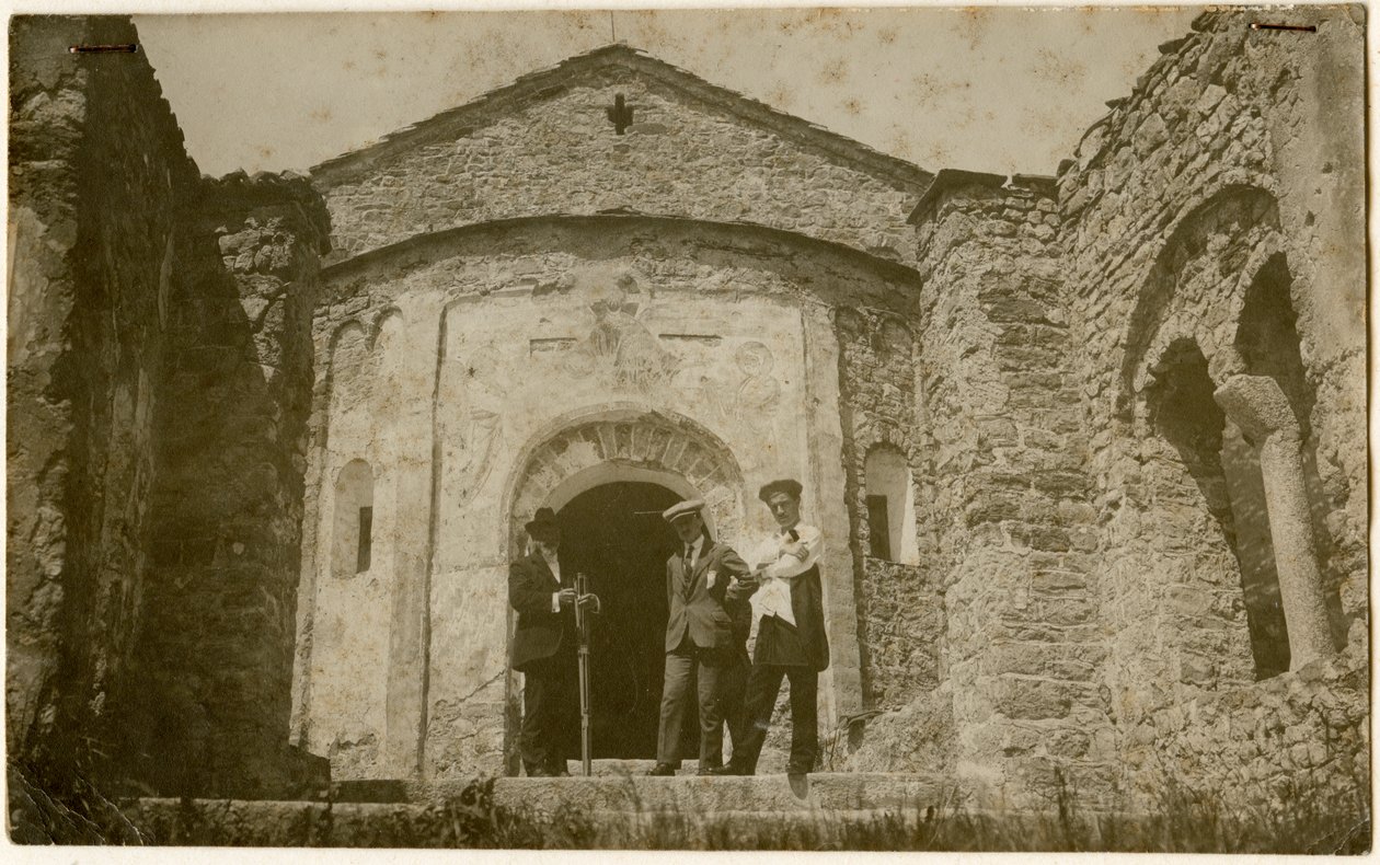 Abdij van San Pietro al Monte, Civate, Lombardije, Italië, foto door Ugo Monneret de Villard, circa 1910 door Ugo Monneret de Villard