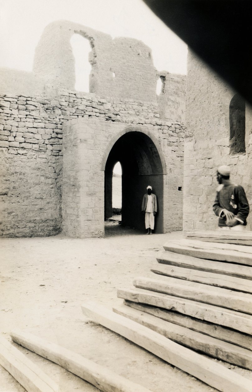 Interieur van oostelijke poort en toren, klooster van St Simeon, Aswan, Egypte, foto door Ugo Monneret de Villard door Ugo Monneret de Villard
