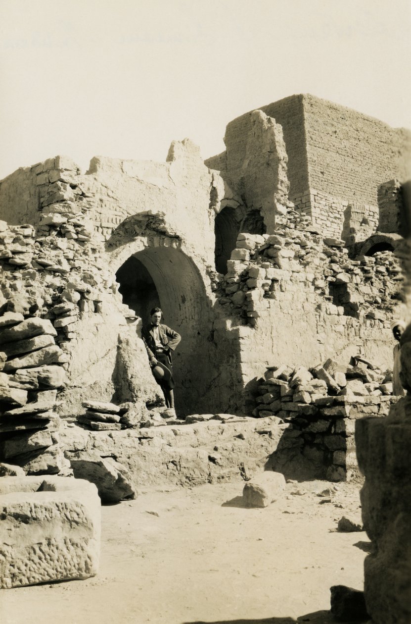 Interieur van de grote donjon (qasr) van het klooster van St Simeon, Aswan, Egypte, foto door Ugo Monneret de Villard door Ugo Monneret de Villard