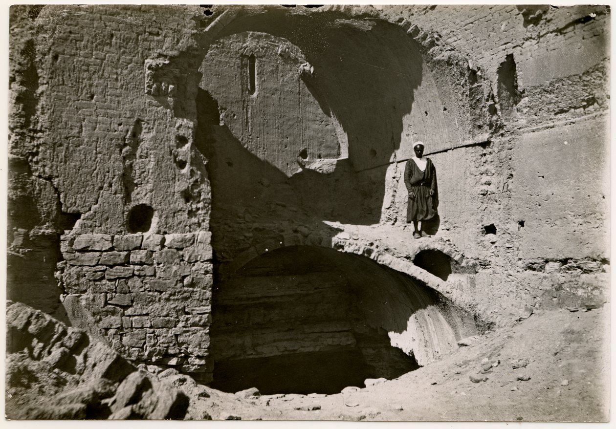 Grote donjon (qasr) van klooster, Aswan, Egypte, foto door Ugo Monneret de Villard door Ugo Monneret de Villard