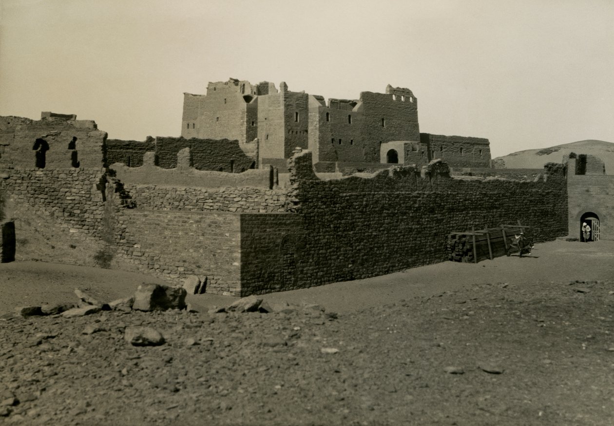 Klooster van St Simeon, gezien vanuit het zuidoosten, Aswan, Egypte, foto door Ugo Monneret de Villard door Ugo Monneret de Villard