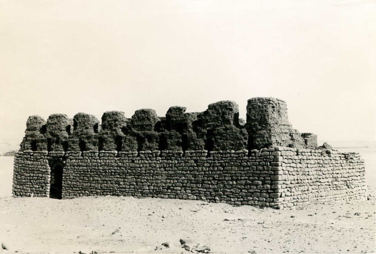 Ruïnes van een kerk bij de Nijl, Adendan, Egypte, foto door Ugo Monneret de Villard door Ugo Monneret de Villard