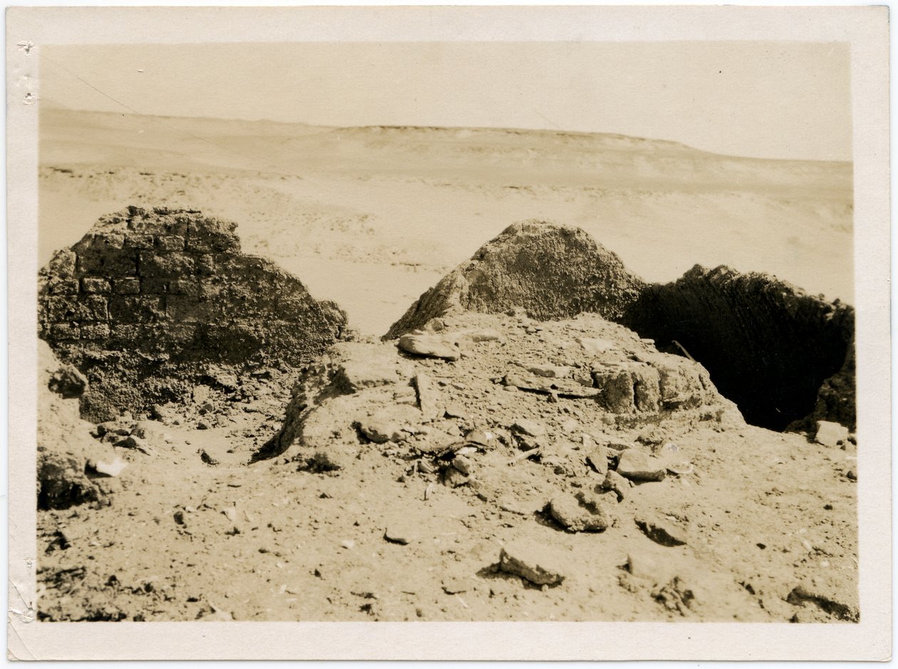 Graven in necropolis, klooster van St Simeon, Aswan, Egypte, foto door Ugo Monneret de Villard door Ugo Monneret de Villard
