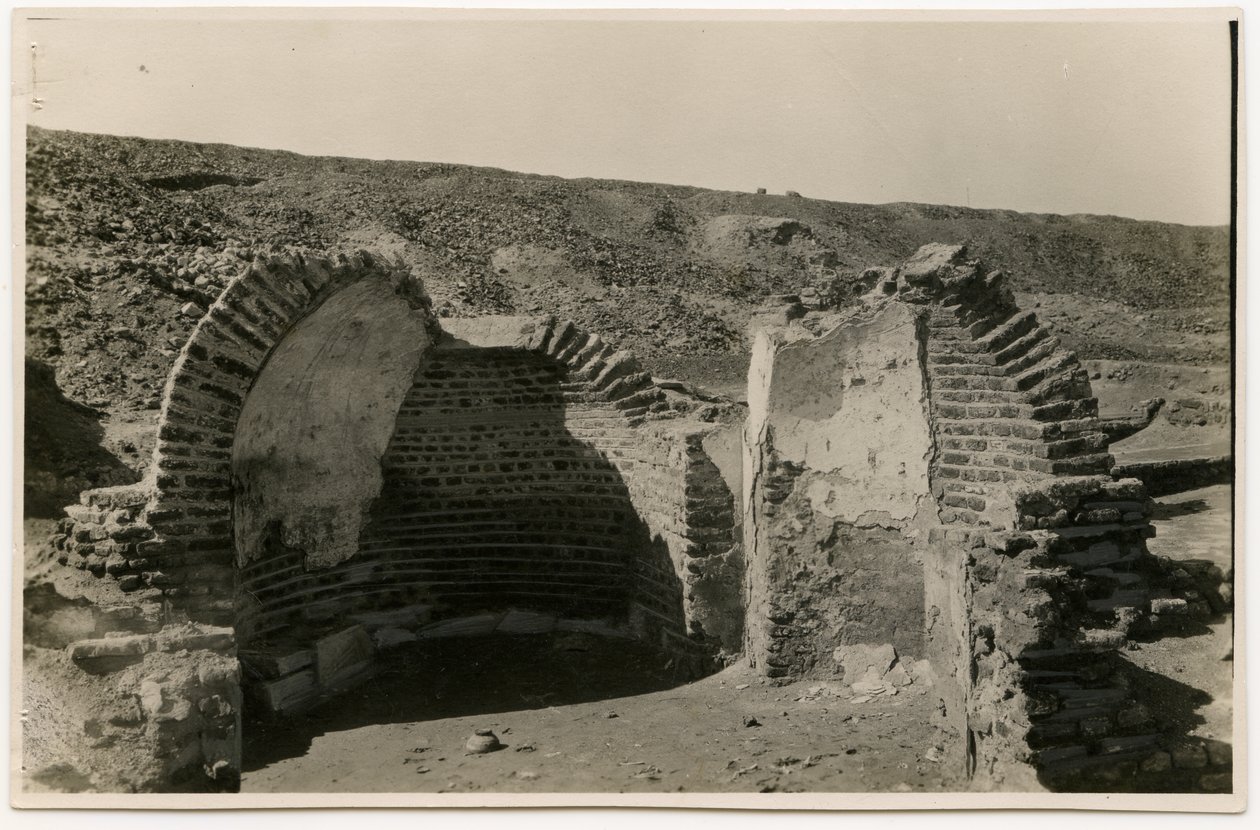 Trilobed gebouw, al-Fustat, Egypte, foto door Ugo Monneret de Villard door Ugo Monneret de Villard