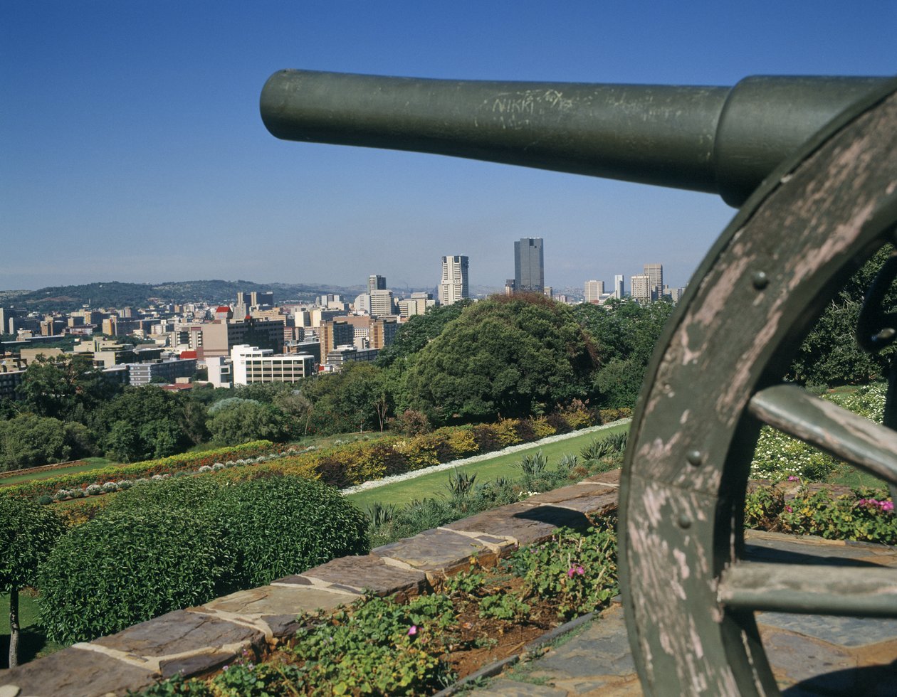 Uitzicht vanuit de tuinen van Union Buildings door Unbekannt Unbekannt
