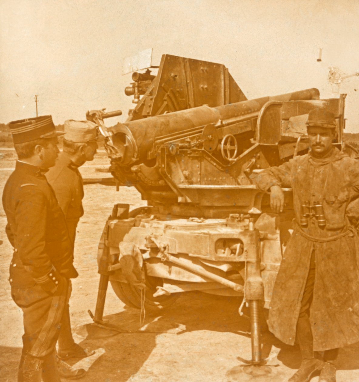 75 automatische luchtafweergeschut, ca. 1914-ca. 1918 door Unbekannt