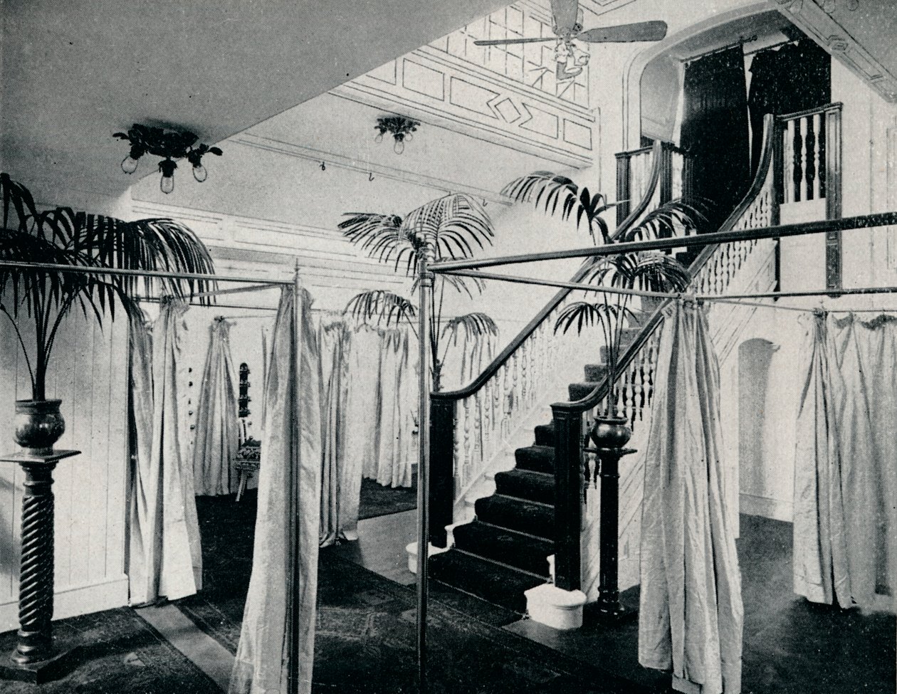 Een hoek van de damesoefenhal, c1898 door Unbekannt