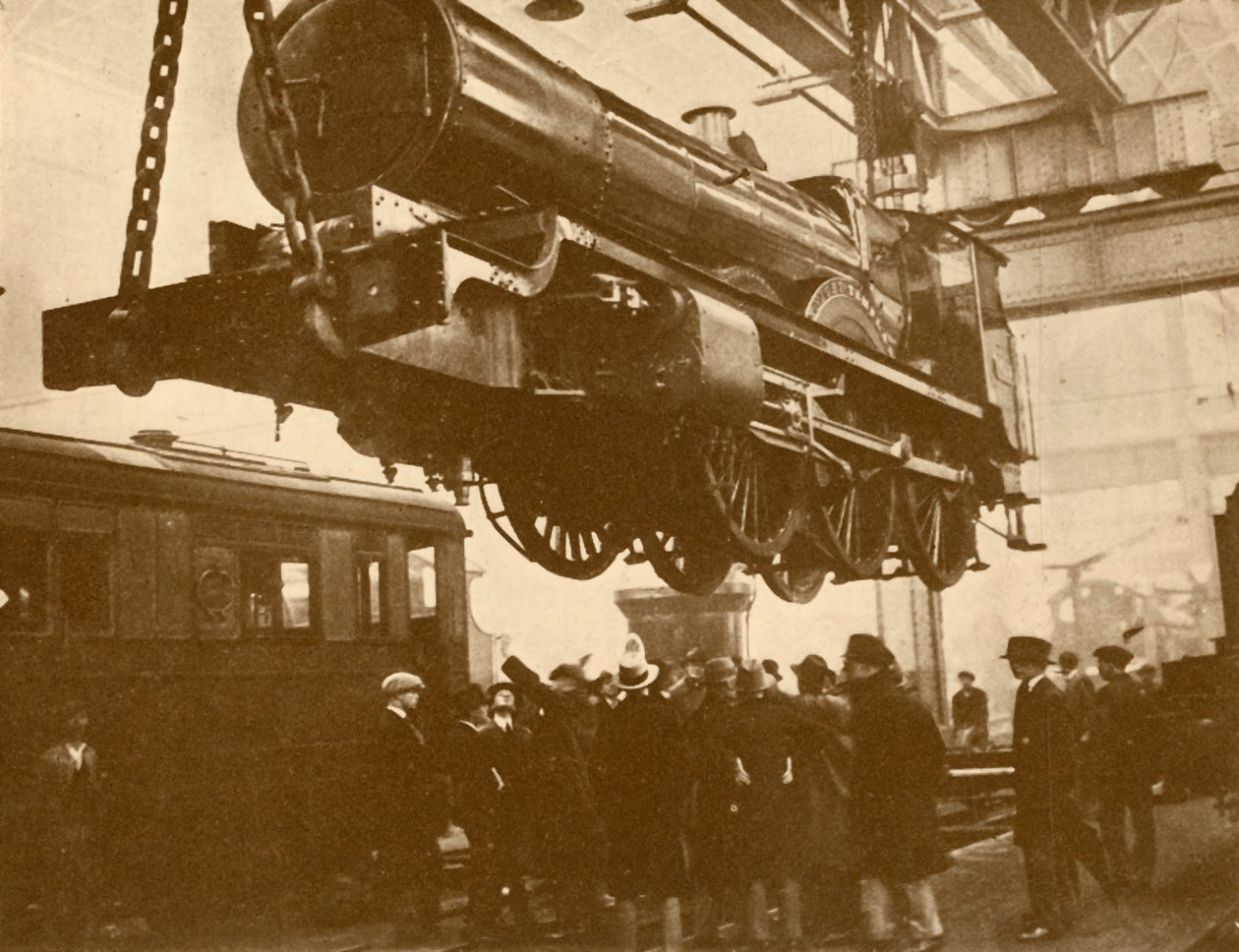 Een Grote Westelijke Ridder te Paard voor de Inspectie van Scholieren die Swindon Bezoeken, ca. 1930 door Unbekannt