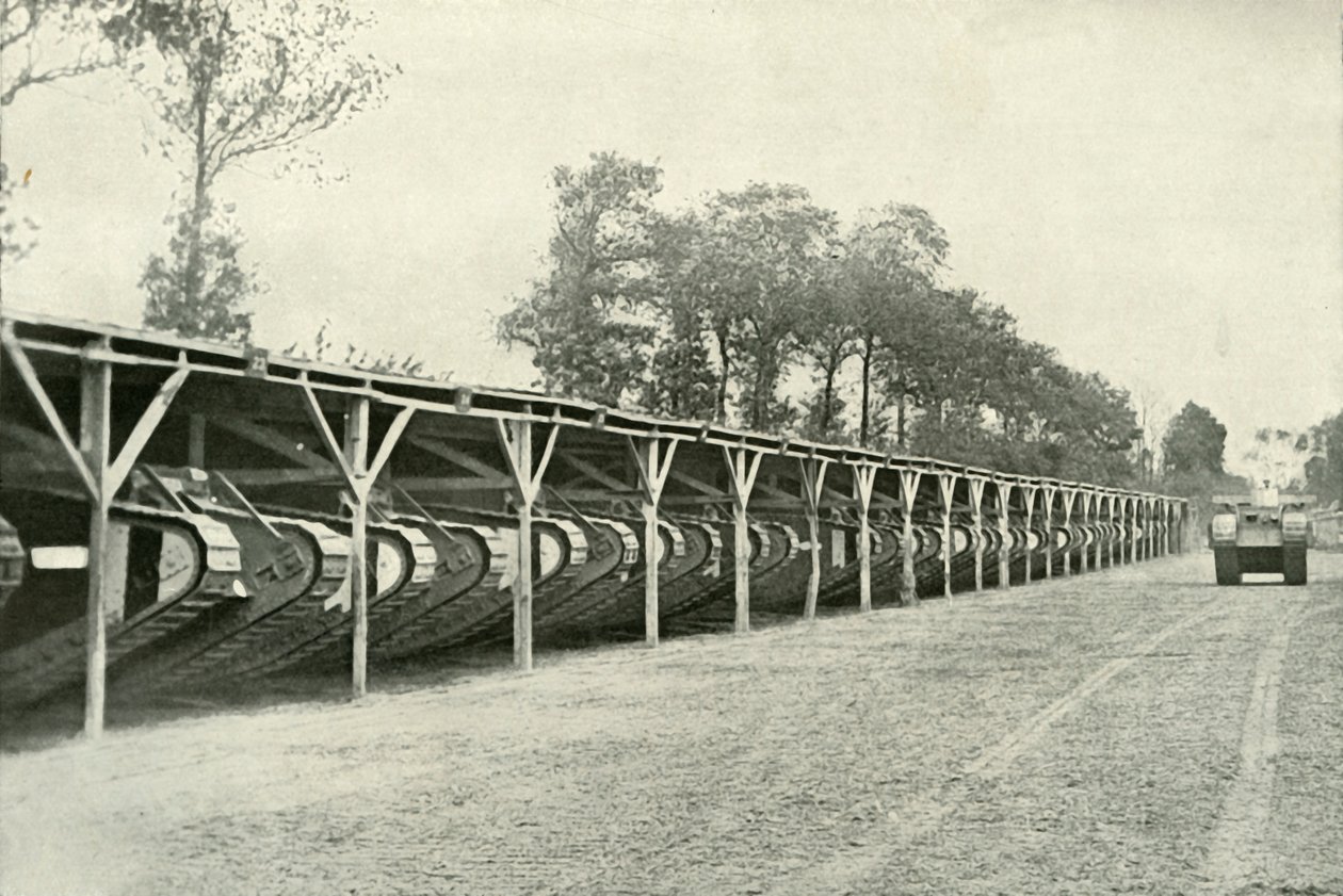 Een park van Britse tanks net achter de frontlinie, 1919 door Unbekannt