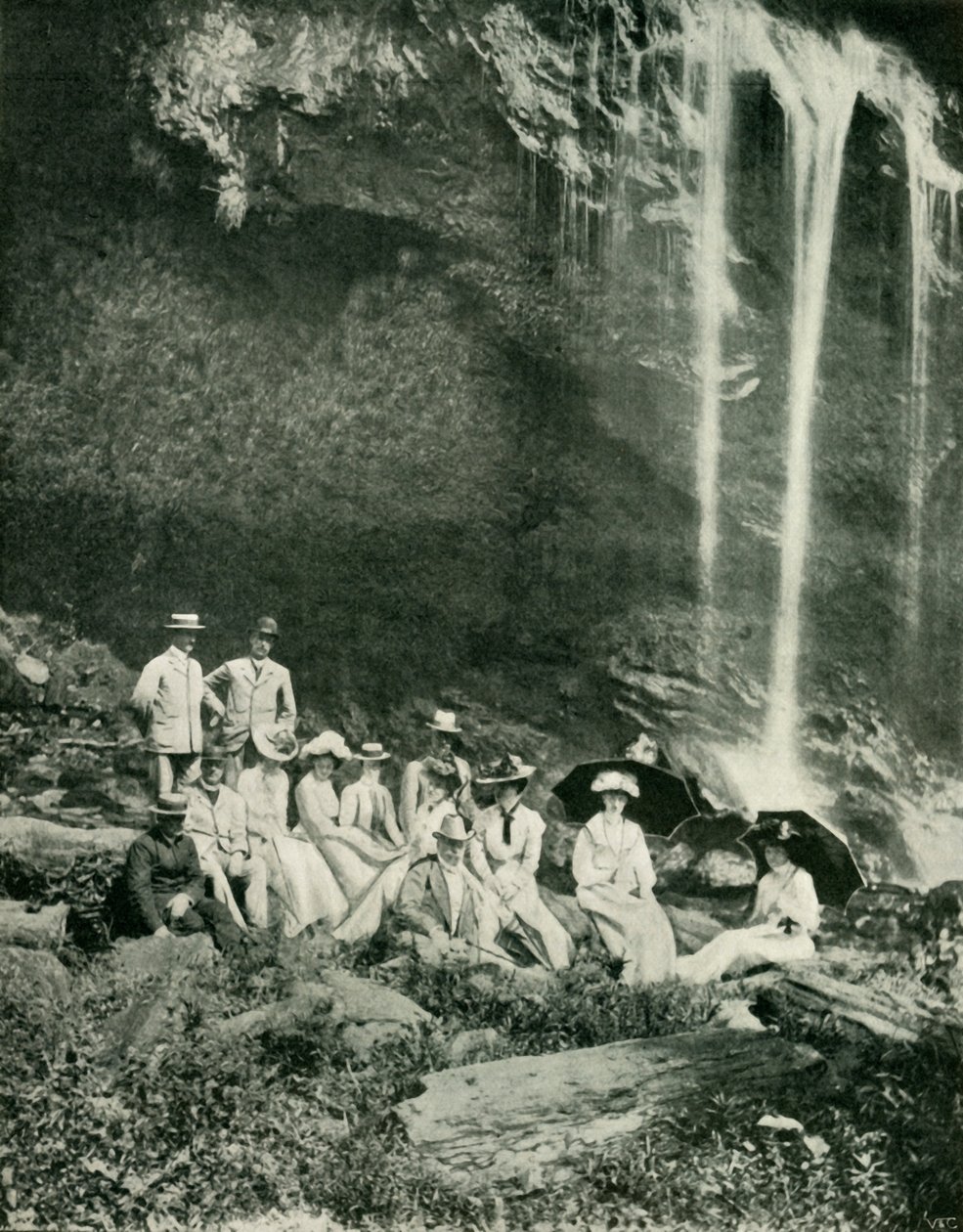 Een Picknickfeest bij Maracas Falls, Trinidad, met Sir A. Moloney en Gezelschap, 1902 door Unbekannt