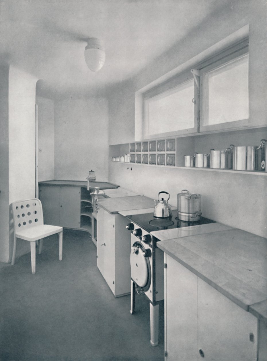 Een keuken ontworpen door Professor Oswald Haerdtl, Wenen, 1935 door Unbekannt