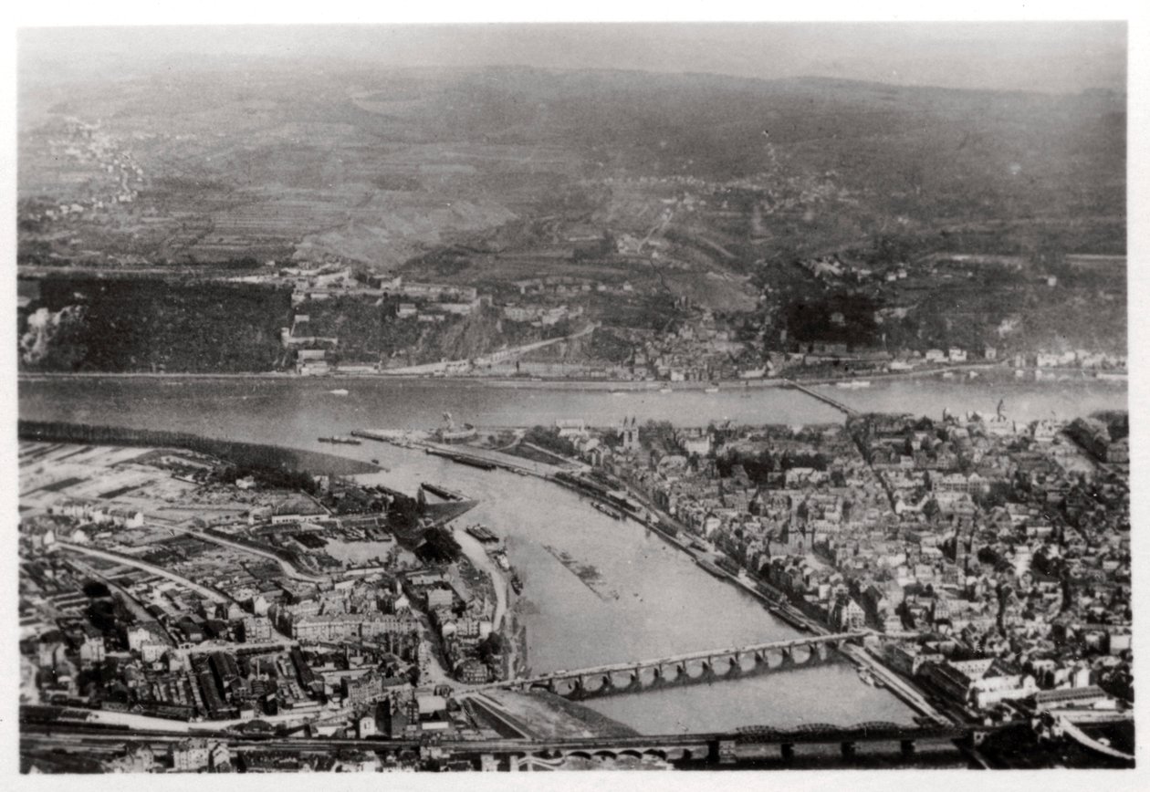 Luchtfoto van Koblenz, Rijnland-Palts, Duitsland, vanuit een Zeppelin door Unbekannt