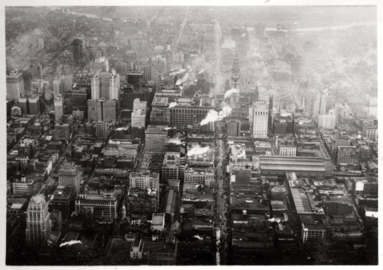 Luchtfoto van Philadelphia, Pennsylvania, VS, vanuit een Zeppelin, 1928, 1933 door Unbekannt