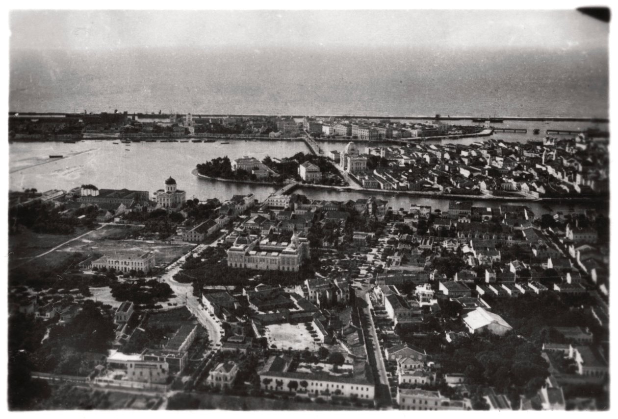 Luchtfoto van Recife, Brazilië, vanuit een Zeppelin, 1930-1933 door Unbekannt