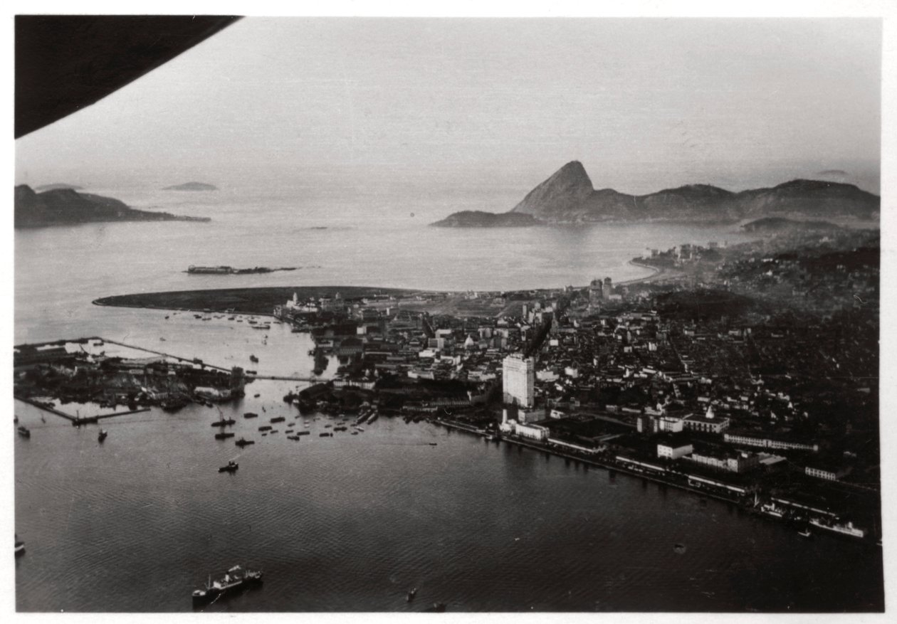 Luchtfoto van Rio de Janeiro, Brazilië, vanuit een Zeppelin door Unbekannt